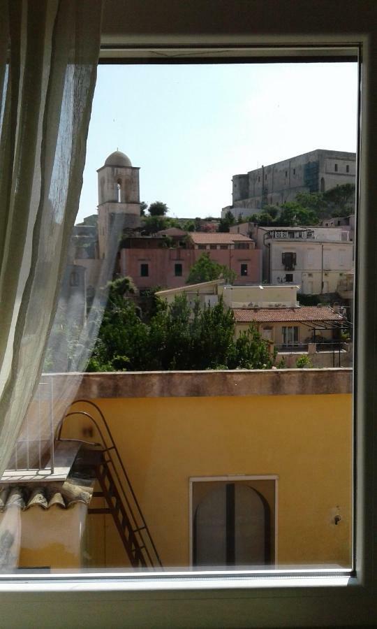 Santa Lucia B&B Gaeta Bagian luar foto